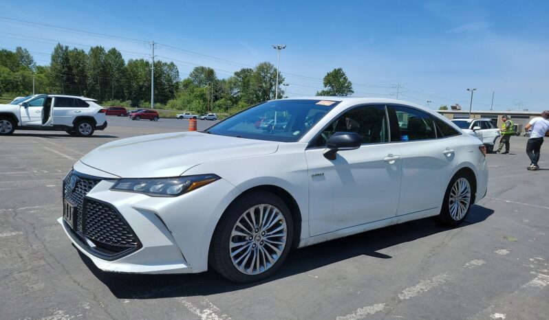 
								Toyota Avalon Hybrid  XSE full									