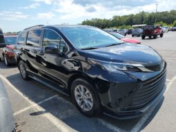 Toyota Sienna LE