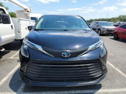 Toyota Sienna LE
