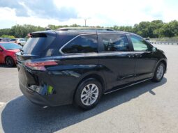 Toyota Sienna LE