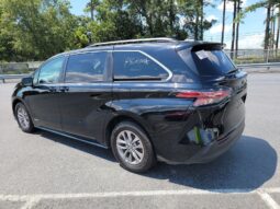 Toyota Sienna LE