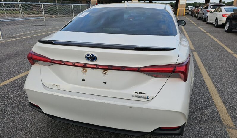 
								Toyota Avalon HYBRID XSE full									