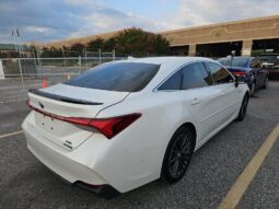 
										Toyota Avalon HYBRID XSE full									