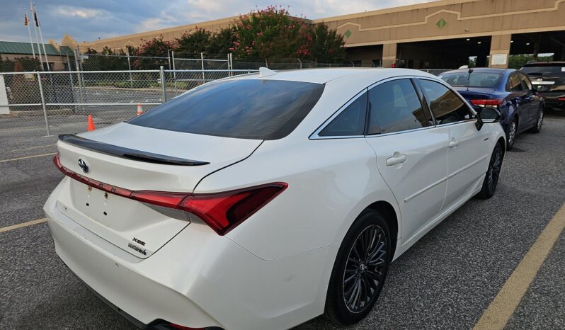 
								Toyota Avalon HYBRID XSE full									
