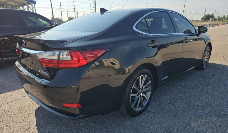 
								Lexus ES 300 H full									