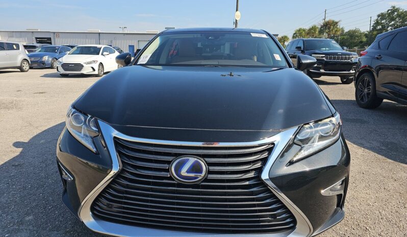 
								Lexus ES 300 H full									