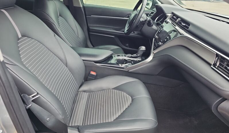 
								Toyota Camry Hybrid SE full									