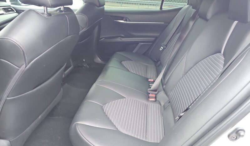 
								Toyota Camry Hybrid SE full									