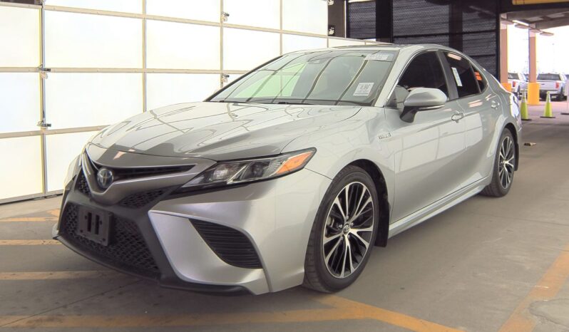 
								Toyota Camry Hybrid SE full									