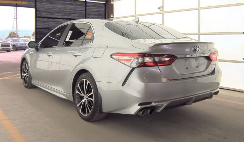 
								Toyota Camry Hybrid SE full									