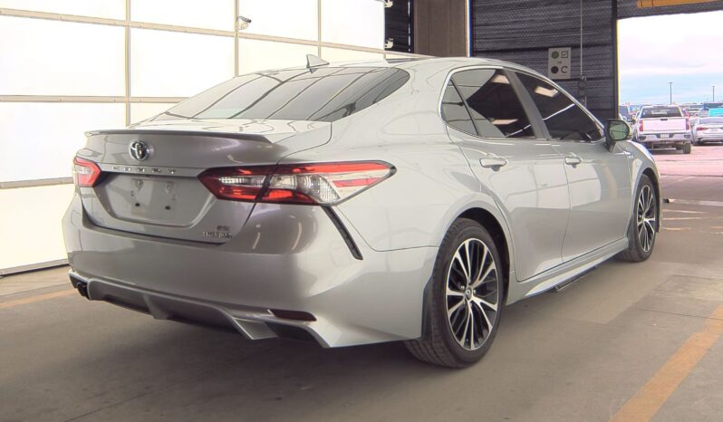 
								Toyota Camry Hybrid SE full									
