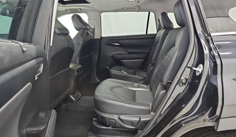
								Toyota Highlander Hybrid XLE full									