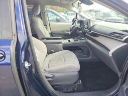 
										TOYOTA SIENNA LE full									