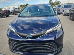 TOYOTA SIENNA LE