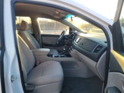 
										Kia Sedona LX full									