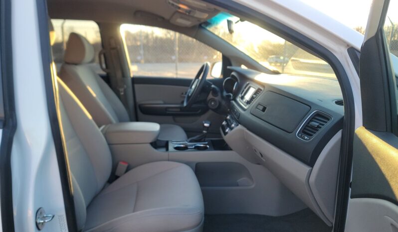 
								Kia Sedona LX full									