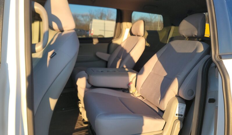 
								Kia Sedona LX full									