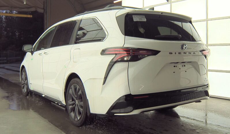 
								Toyota Sienna XSE full									