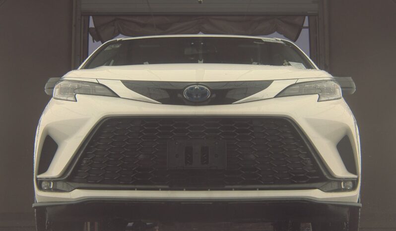 
								Toyota Sienna XSE full									
