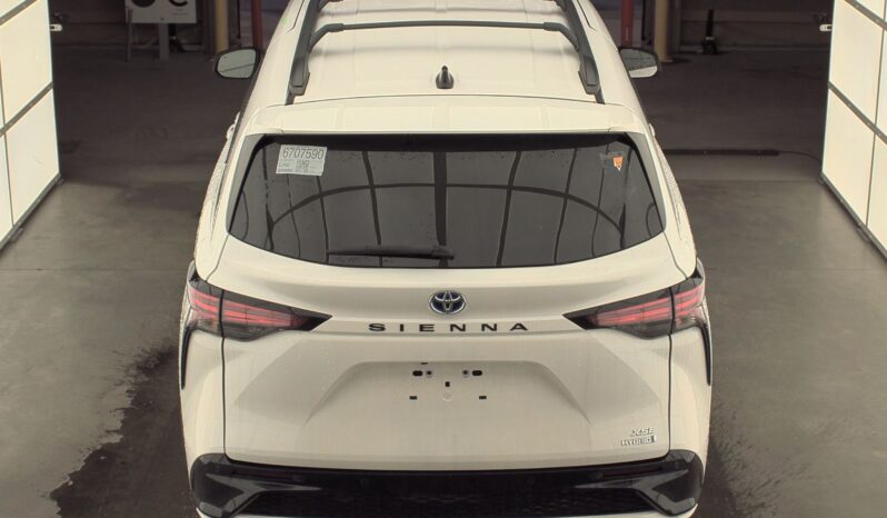 
								Toyota Sienna XSE full									