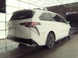 
										Toyota Sienna XSE full									