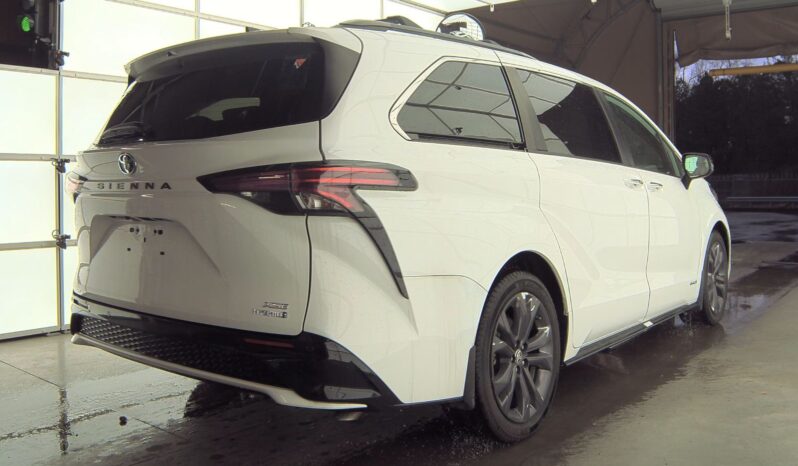 
								Toyota Sienna XSE full									