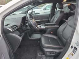 
										Toyota Sienna XSE full									