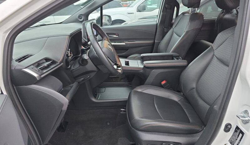 
								Toyota Sienna XSE full									