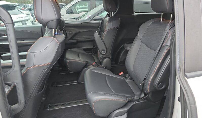 
								Toyota Sienna XSE full									