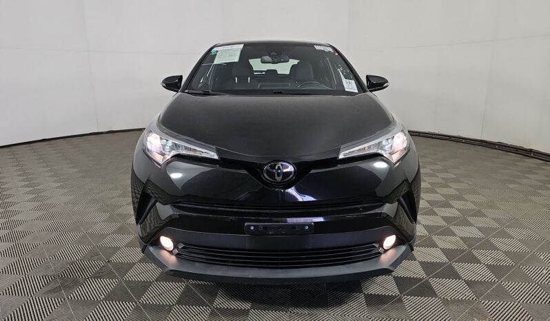 
								Toyota C-HR XLE Premium full									