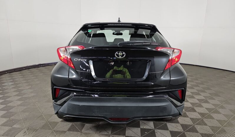 
								Toyota C-HR XLE Premium full									