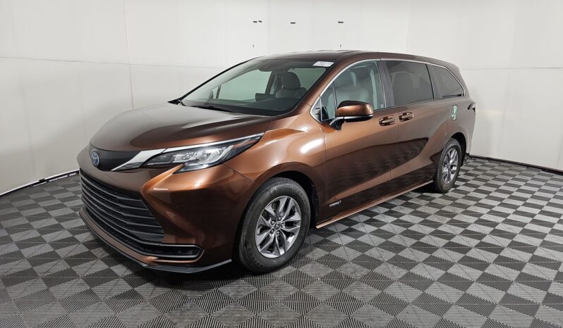 
								Toyota Sienna LE full									