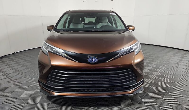 
								Toyota Sienna LE full									