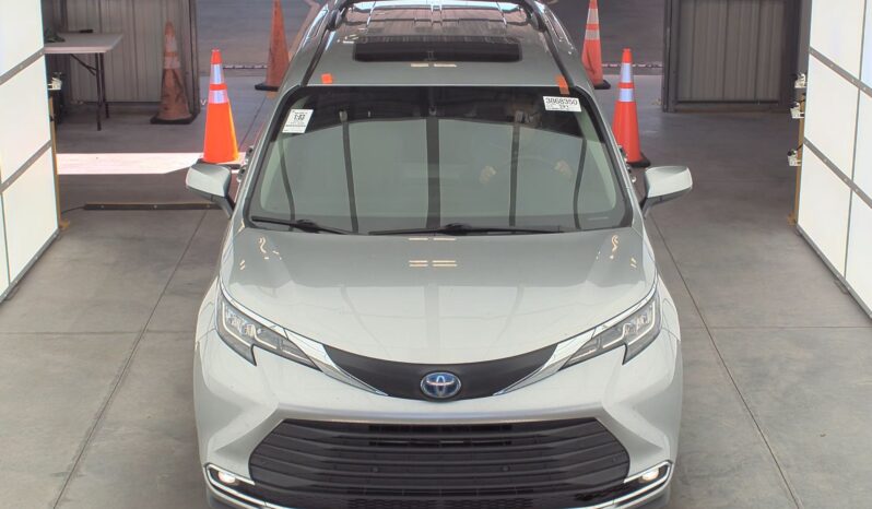 
								TOYOTA SIENNA XLE full									