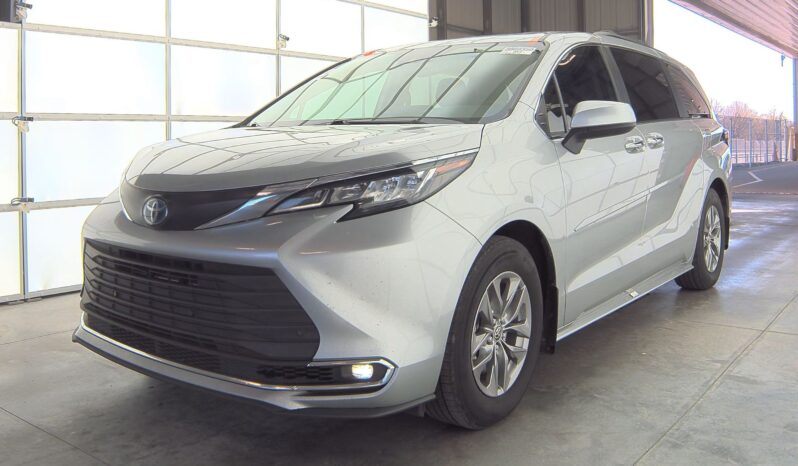 
								TOYOTA SIENNA XLE full									