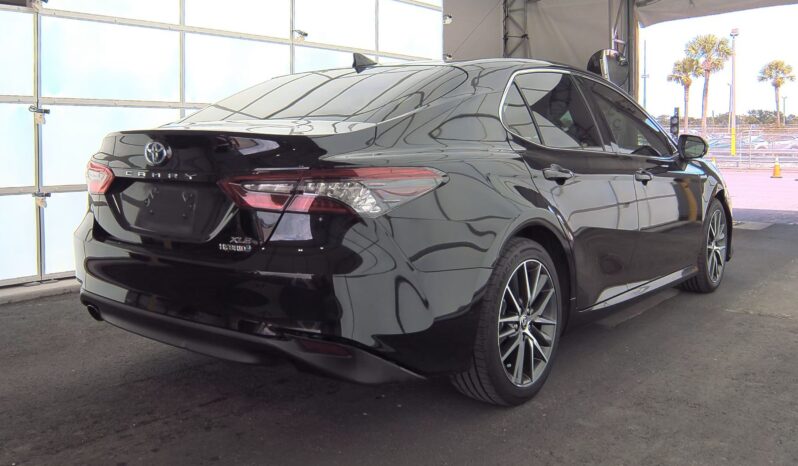 
								Toyota Camry Hybrid XLE full									