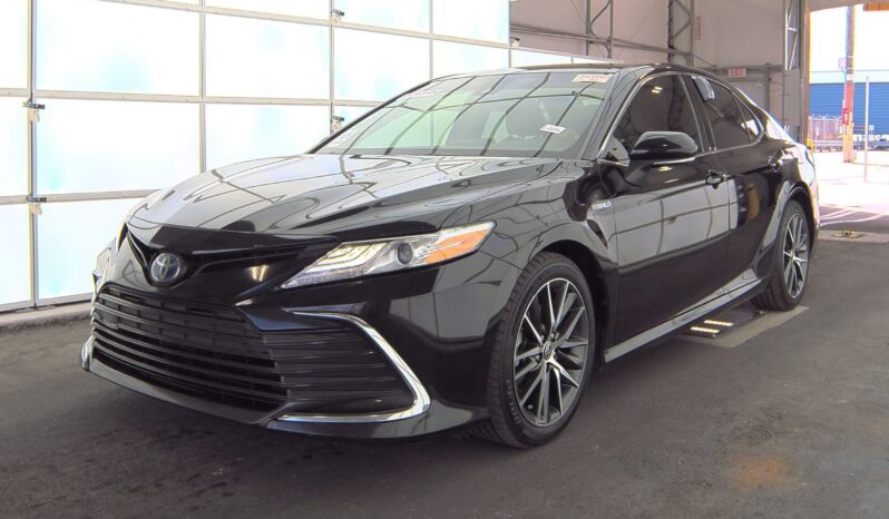 
								Toyota Camry Hybrid XLE full									