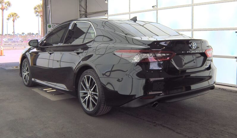 
								Toyota Camry Hybrid XLE full									