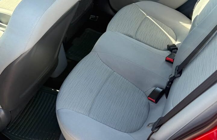 
								Hyundai Accent full									