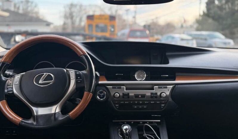 
								Lexus ES 300 H full									