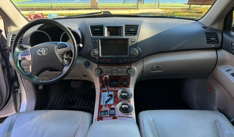 
								Toyota Highlander Hybrid Limited full									