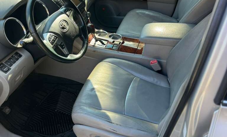 
								Toyota Highlander Hybrid Limited full									