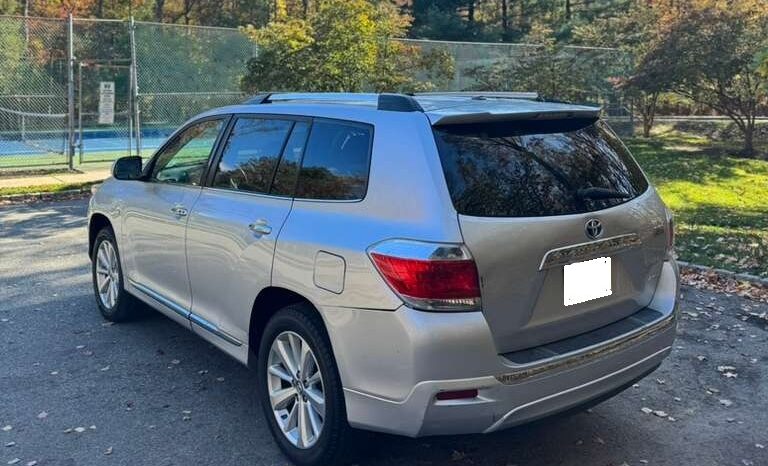 
								Toyota Highlander Hybrid Limited full									