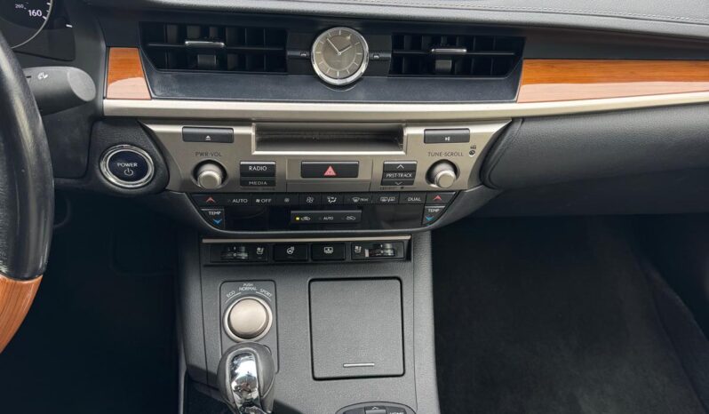 
								LEXUS ES300H LUXURY full									