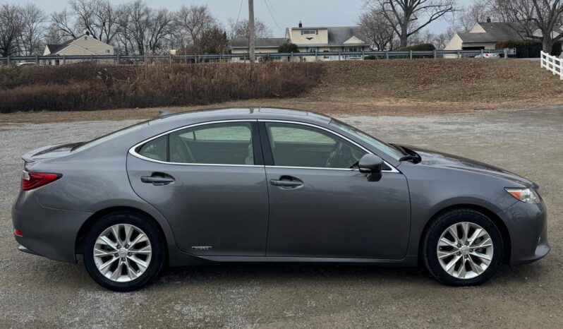 
								LEXUS ES300H LUXURY full									