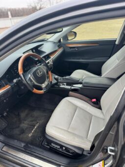 
										LEXUS ES300H LUXURY full									