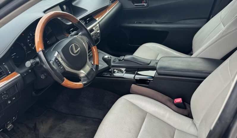
								LEXUS ES300H LUXURY full									