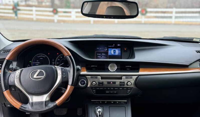 
								LEXUS ES300H LUXURY full									